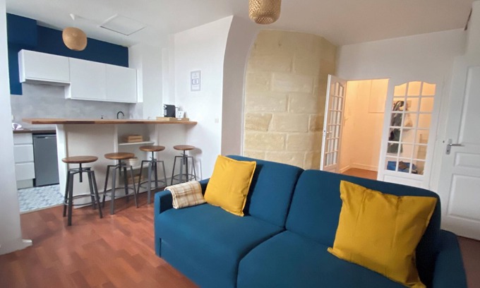 Bordeaux Golden Triangle Apartment | Beautiful flat in a historic building near the Allées de Tourny