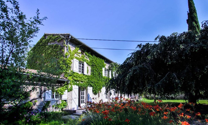 Chateauneuf-du-Rhone House | Beautiful and large cottage with charm and character.