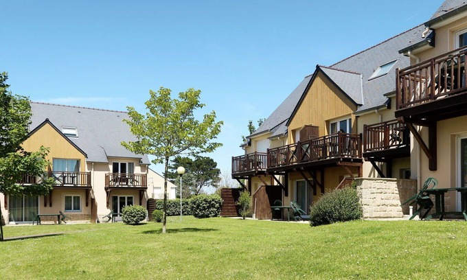 Saint-Briac-sur-Mer Apartment | Beautiful apartment for 4 people with pool, WIFI, TV, terrace, pets allowed and parking