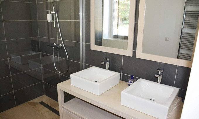 Saint-Genies-Bellevue Hotel | Beautiful country house recently renovated-3 ha park. It has upscale ammenities.