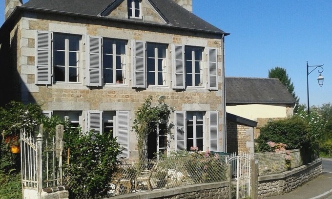 Noues de Sienne House | Beautiful Maison De Maitre in heart of pretty village