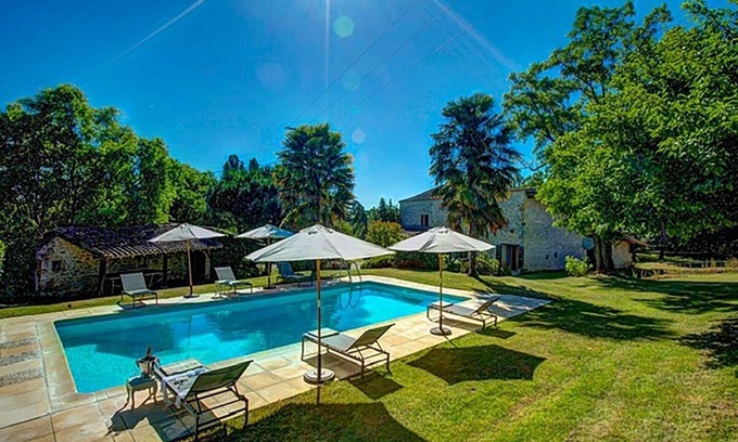 Caplong Villa | Beautiful Stone Farmhouse, Private Pool, Idyllic Setting Amongst Vineyards near Sainte-Foy-la-Grande