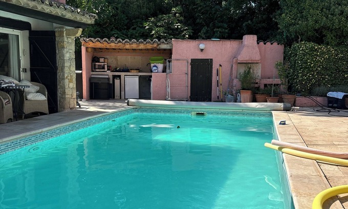 Lorgues House | Beautiful French Hamlet House with swimming pool. Secure Driveway parking