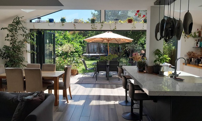 Tudor House | Beautiful Airy house by river Thames