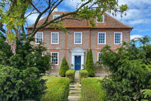 Selsey House | Beautiful Georgian Farmhouse near to beaches