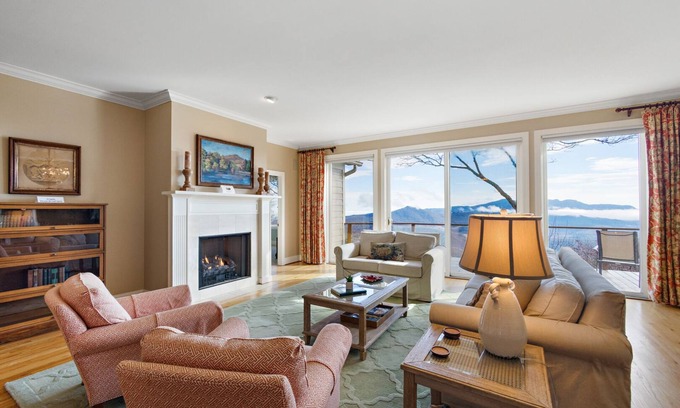 Banner Elk House | Beautiful Getaway with Stunning Mountain Views