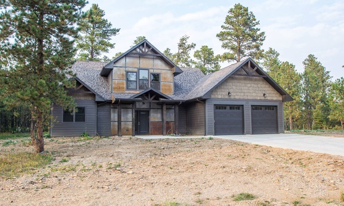 Lead Cabin | Beautiful Getaway! All paved roads, garage, Snowmobile, Terry Peak, Deadwood
