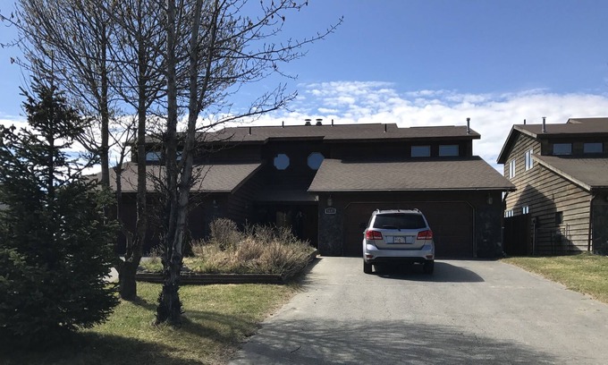 Kenai House | Beautiful getaway located on the bluff with the ocean as your backyard!