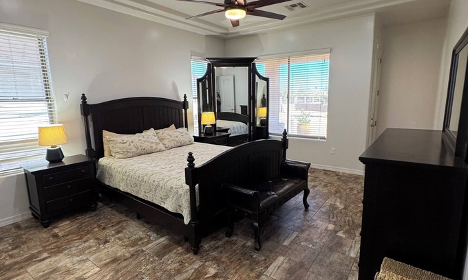 Arizona City House | Beautiful Golf Course Home - 3 Bedrooms/4 Beds/1 King/1 Queen/2 Full - Office