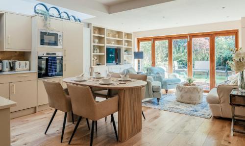 Northcote Apartment | Beautiful Ground Floor Apartment Plus Private Garden