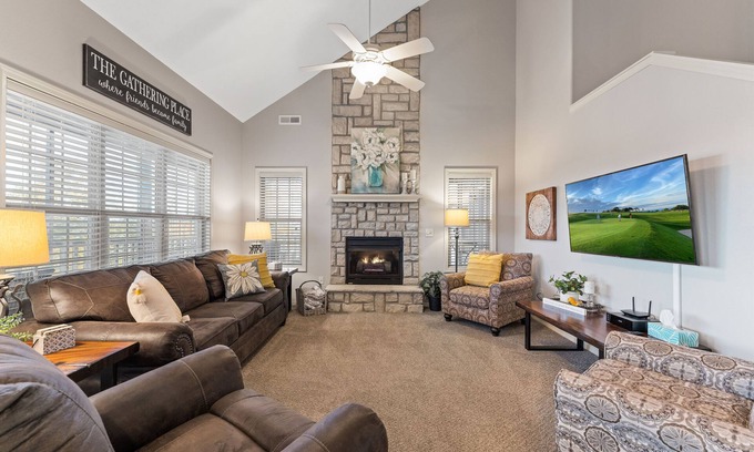 Branson West Villa | Beautiful Ground Level Villa 3 bedroom/3 bath close to shows and SDC