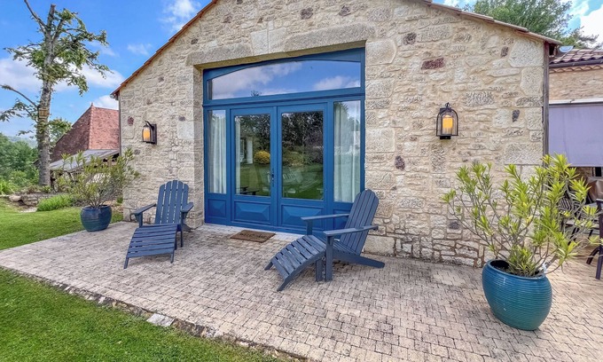 Siorac-en-Perigord Ski Chalet | Beautiful Guesthouse on the Banks of the Dordogne River in a Tranquil Setting