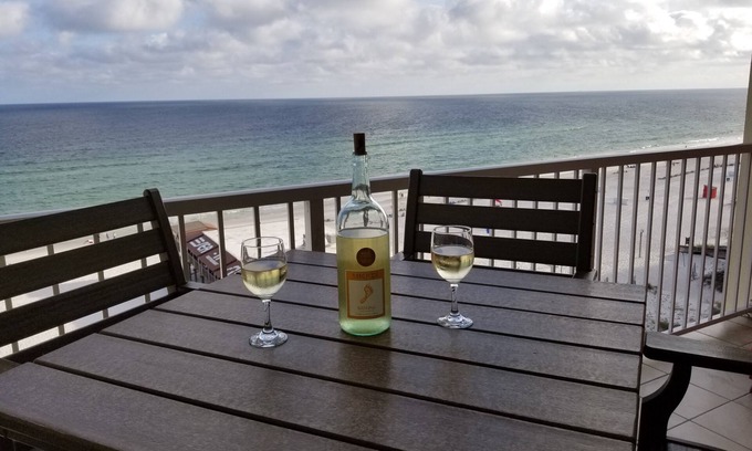 Gulf Shores Condo | Beautiful Gulf Shores AL Beachfront Condo for Rent! Sleeps 4