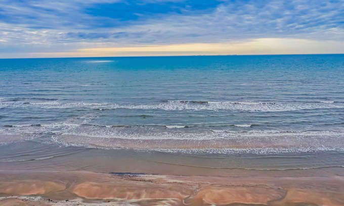 Surfside Beach House | Beautiful Gulf views and huge living area. Sleeps 15