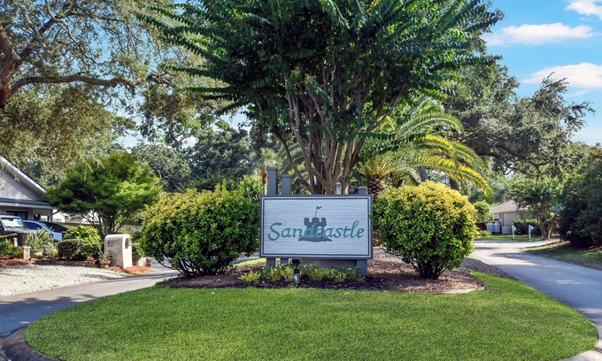 Saint Simons Island House | Beautiful home in the south end of St Simons Island