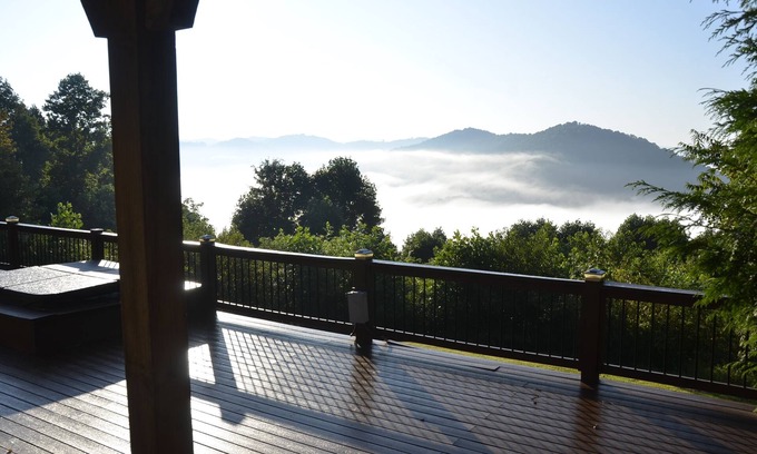 Sugar Grove House | Beautiful High End Home on the Mountain Top in Sugar Grove, NC