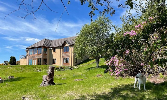 Elgin Apartment | Beautiful Hillside Apartment near Elgin, Scotland