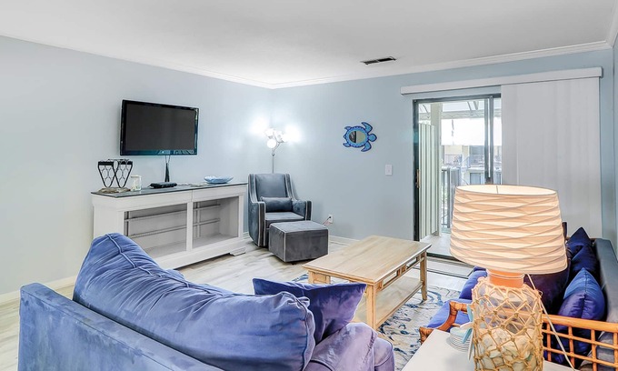 Hilton Head Island Condo | Beautiful Hilton Head Home Close to Beach w/Fast WiFi, Central AC, & Shared Pool