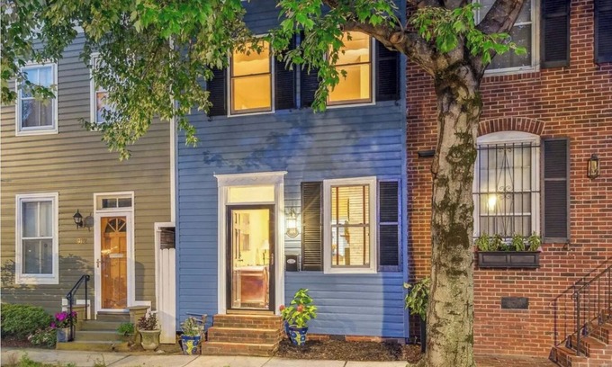 Old Town West House | Beautiful Historic Home~ 2 bds, 2.5 ba., fireplace, perfect vacation location!