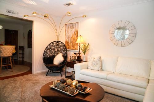 Milton House | Beautiful Historical Oasis Downtown Riverwalk