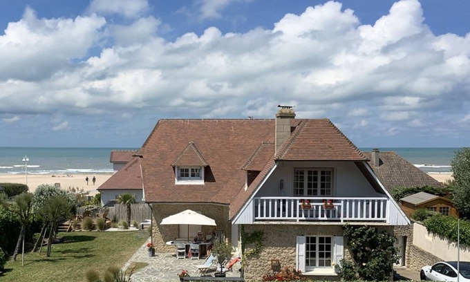 Benerville-sur-Mer House | Beautiful house with large south facing garden, on the beach in Deauville