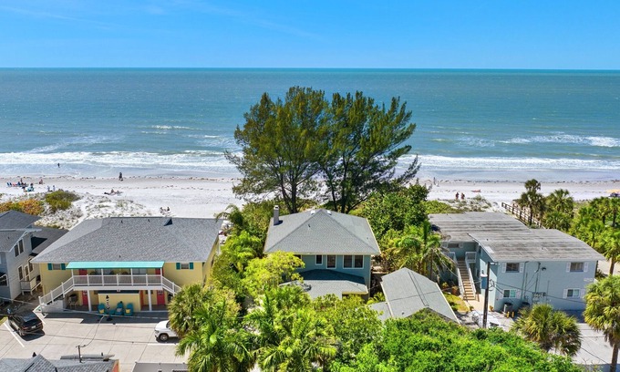 Indian Rocks Beach House | Beautiful Home w/Beach in the Backyard