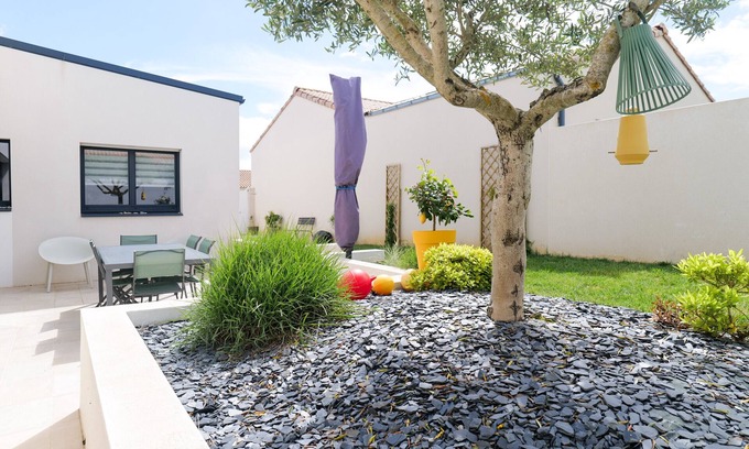 Brem Sur Mer House | Beautiful holiday home 7 minutes from the beach in Brem sur Mer