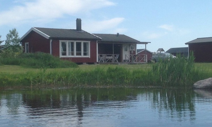 Kopingsvik Ski Chalet | Beautiful holiday home with lake views on Öland