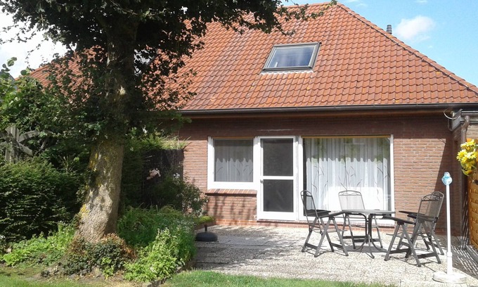 Greetsiel House | Beautiful holiday home Sonnenwinkel for 4 people + dog near the dike