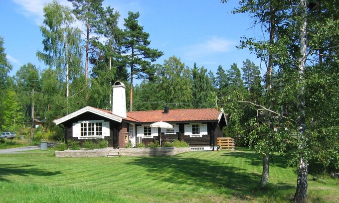 Motala House | Beautiful holiday home with a view of Lake Vättern