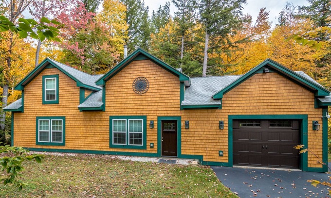 Intervale House | Beautiful home, 3 bed/3 bath. located near Storyland, N.Conway. Dog friendly.