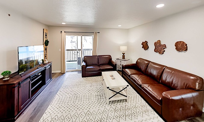 Branson Condo | Beautiful Home Close to the Branson Strip w/Shared Pool, Free WiFi, Private W/D
