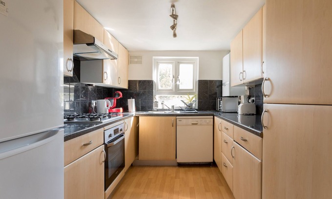 Haverstock Apartment | Beautiful Home in Camden with Garden
