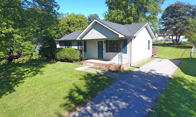Clarksville House | Beautiful home in a nice place