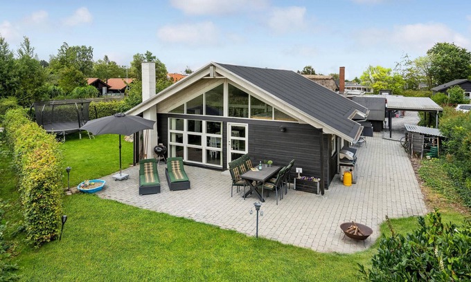 Hvidbjerg Strand House | Beautiful home in Børkop with kitchen