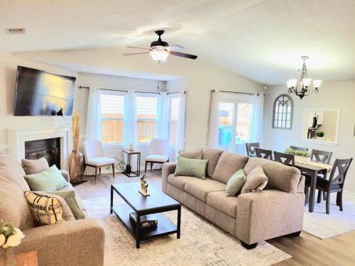 Greenbrier East House | Beautiful home in Chesapeake