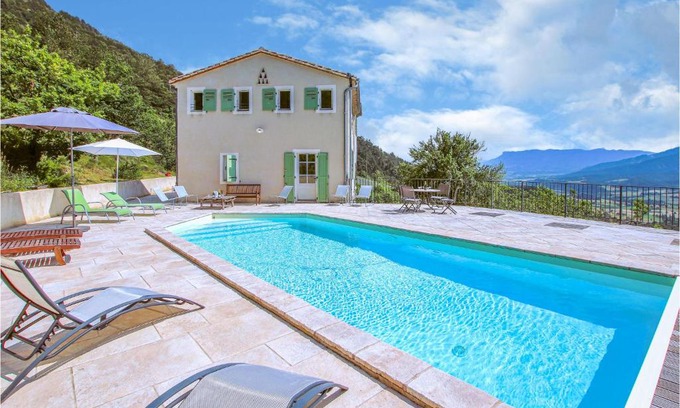 Die House | Beautiful Home In Die