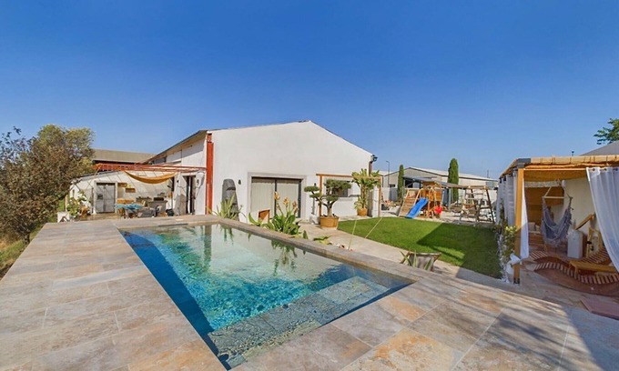 Eyragues House | Beautiful home in Eyragues with WiFi