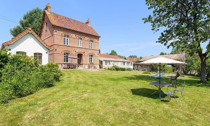 Fressin House | Beautiful home in Fressin with kitchen
