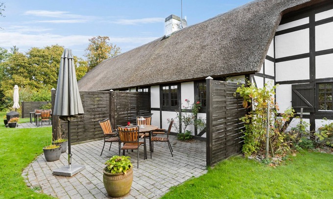 Grenaa House | Beautiful home in Grenaa with WiFi