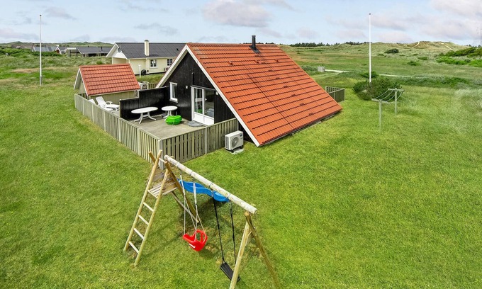 Nørre Lyngvig House | Beautiful home in Hvide Sande with WiFi
