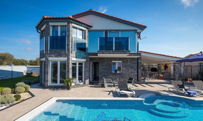 Valbandon House | Beautiful home in Pula