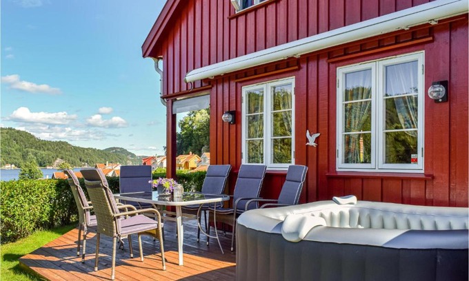 Songe House | Beautiful Home In Risør With Kitchen