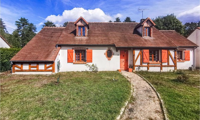 Sainte-Anne-sur-Brivet House | Beautiful Home In Salbris