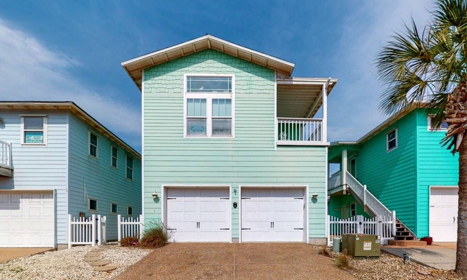 Port Aransas House | Beautiful Home in Gated Village Walk, 2 Shared Heated Pools, Pets Allowed, Garage Access