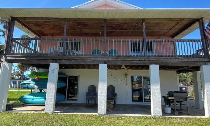 Weeki Wachee Gardens House | Beautiful Home Located DIRECTLY ON RIVER!