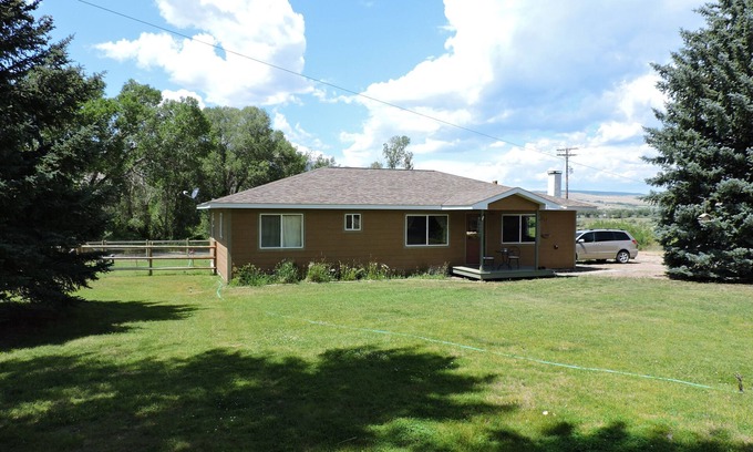 Silver Star House | Beautiful Home On 4 acres. Near Twin Bridges Round Barn wedding venue