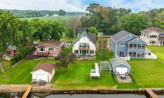 Butte Des Morts House | Beautiful home on Lake Butte des Morts for vacation or EAA Convention stay
