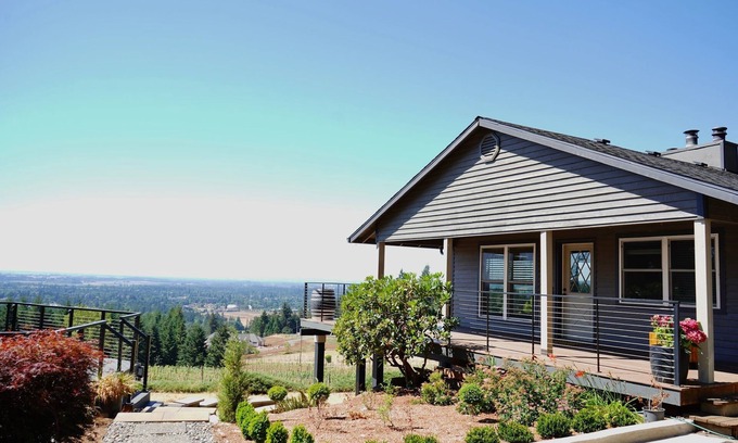 Newberg House | Beautiful home, stunning views in the heart of the wine country