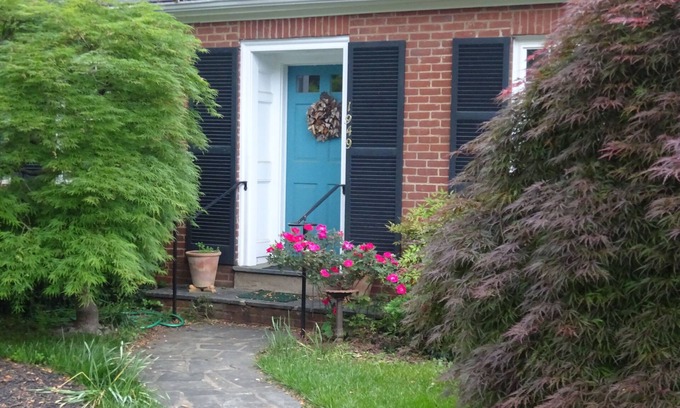 Lewis Mountain House | BEAUTIFUL HOME IN UVA AREA available for graduation 2025